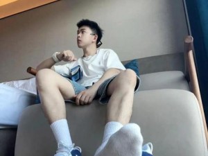 啊⋯学长⋯轻点⋯奶头痛男 奶头痛男：学长，轻点啊